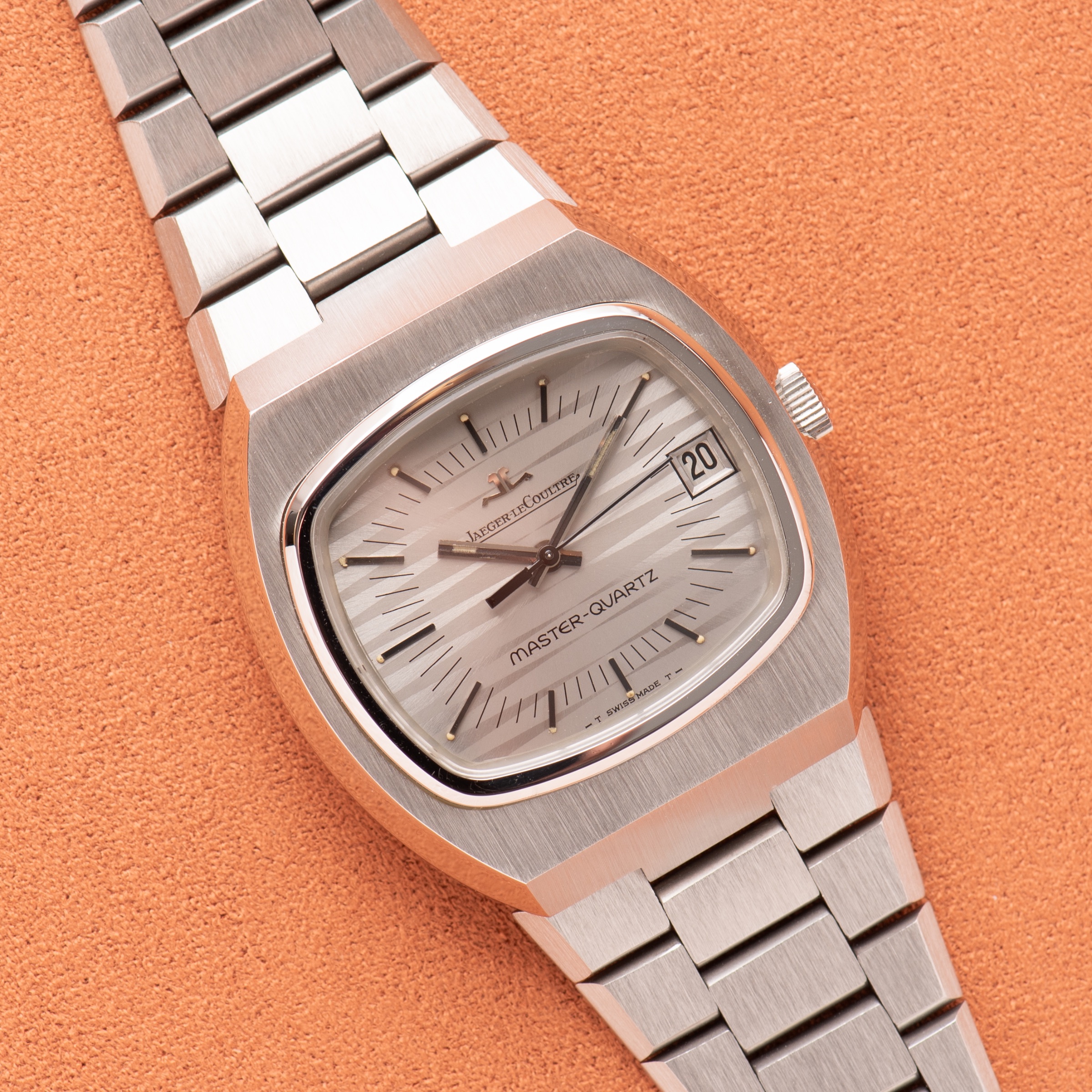 View of Jaeger-LeCoultre Master-Quartz — silver dial — Ref. 23302-42 — 1970